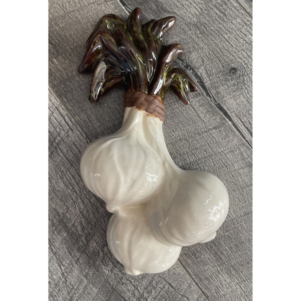 Vintage Ceramic Onions Wall Hanging Veggies Display Retro Kitchen 8" White Brown